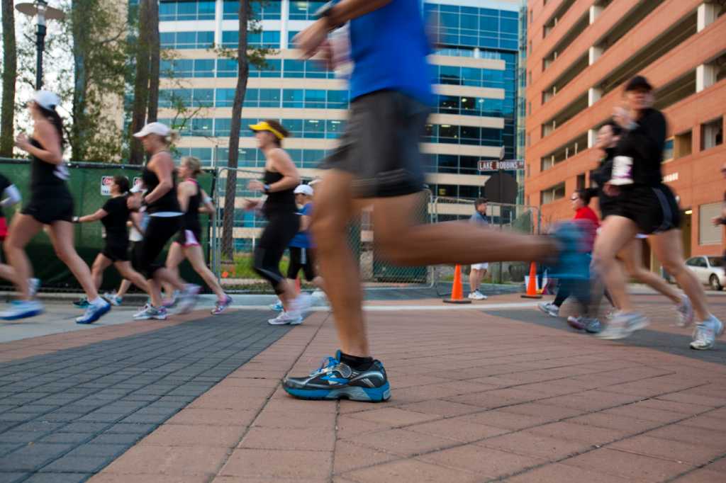 running and walking events in the suburbs