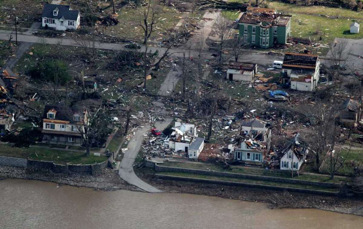 Tornadoes on deadly U.S. rampage