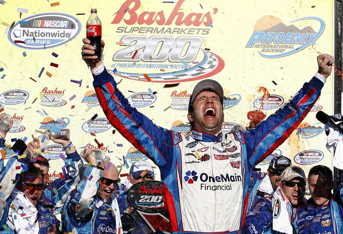 Elliott Sadler wins Nationwide race at Phoenix