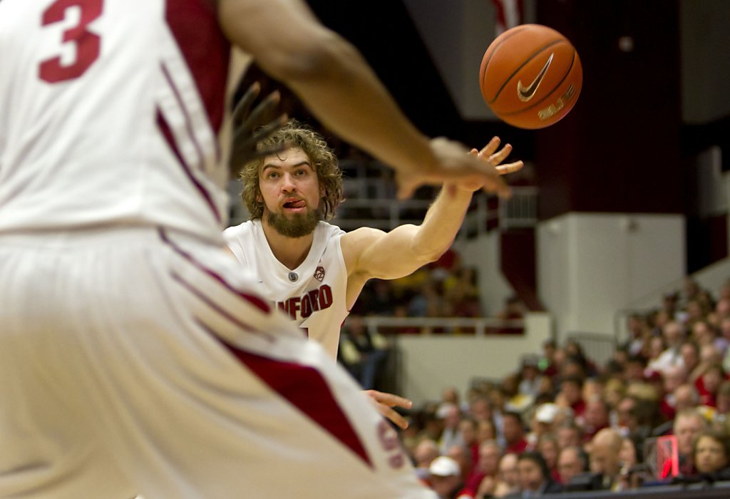 Stanford denies Cal No. 1 seed with 7570 win