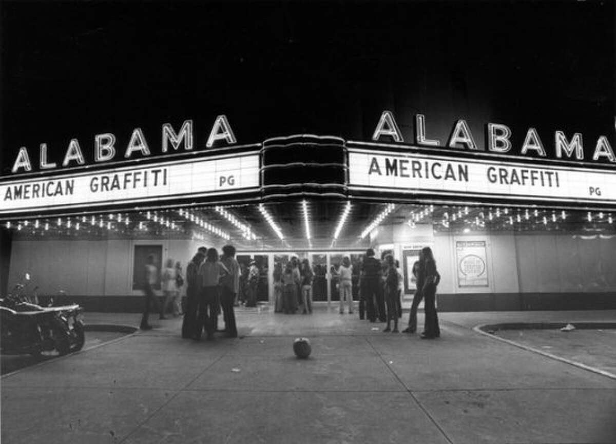 Moviegoers gather outside the Alabama to see 'American Graffiti,' November 1973. (Danny Connolly : Post file) (Danny Connolly / Houston Chronicle)