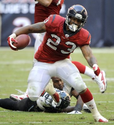 Arian Foster, Andre Johnson team up for youth football camp