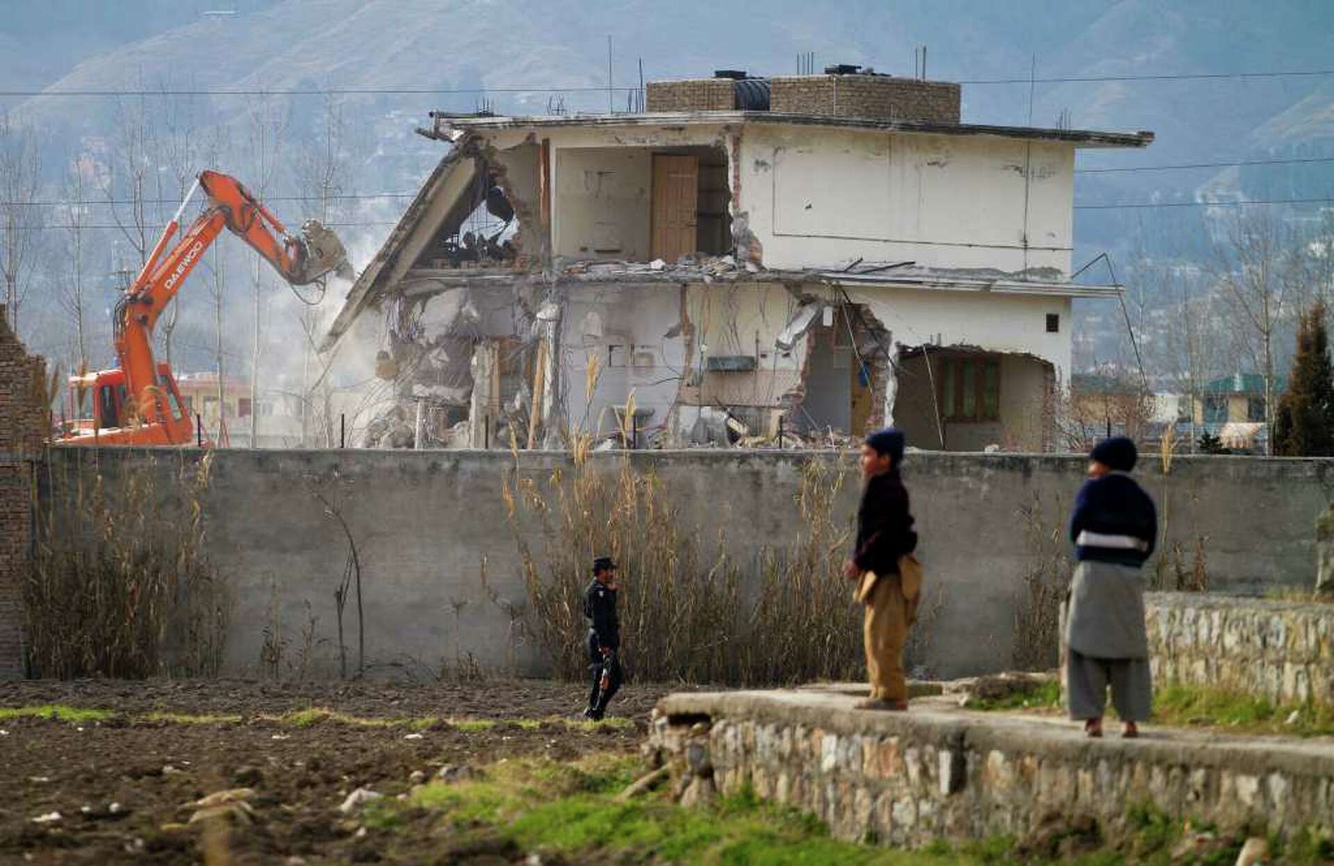 Suspicions ruled bin Laden's lair, image size:1920x1247