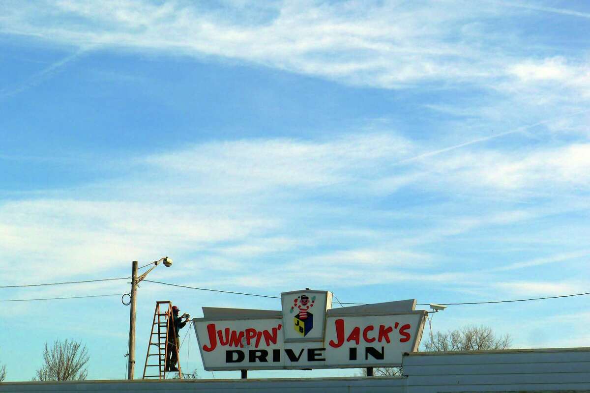 Hot dog! Jumpin' Jack's comes back