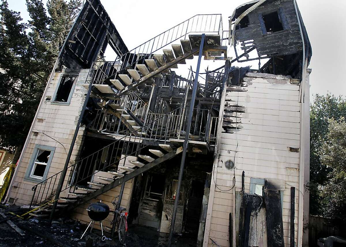 Dozens evacuated in Berkeley apartment fire