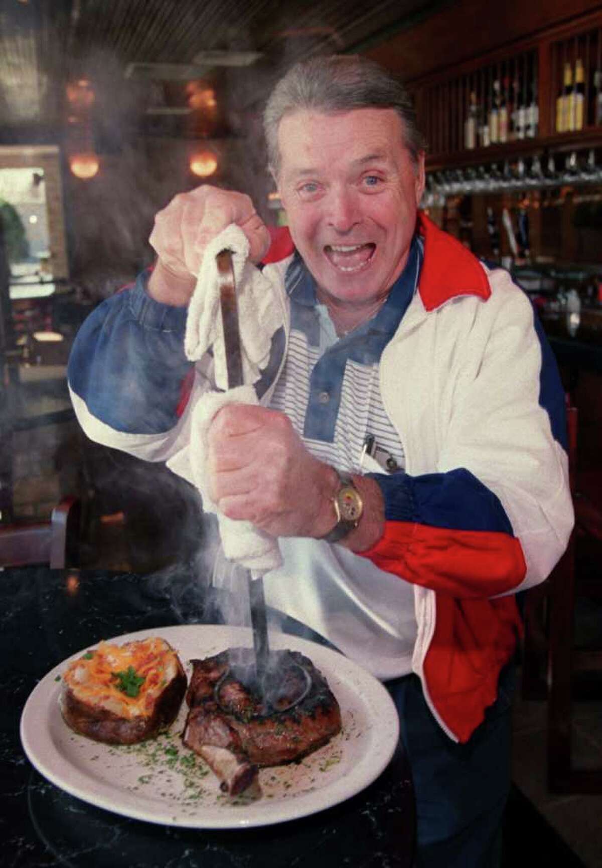 Mickey Gilley plans return of his famous club to Pasadena