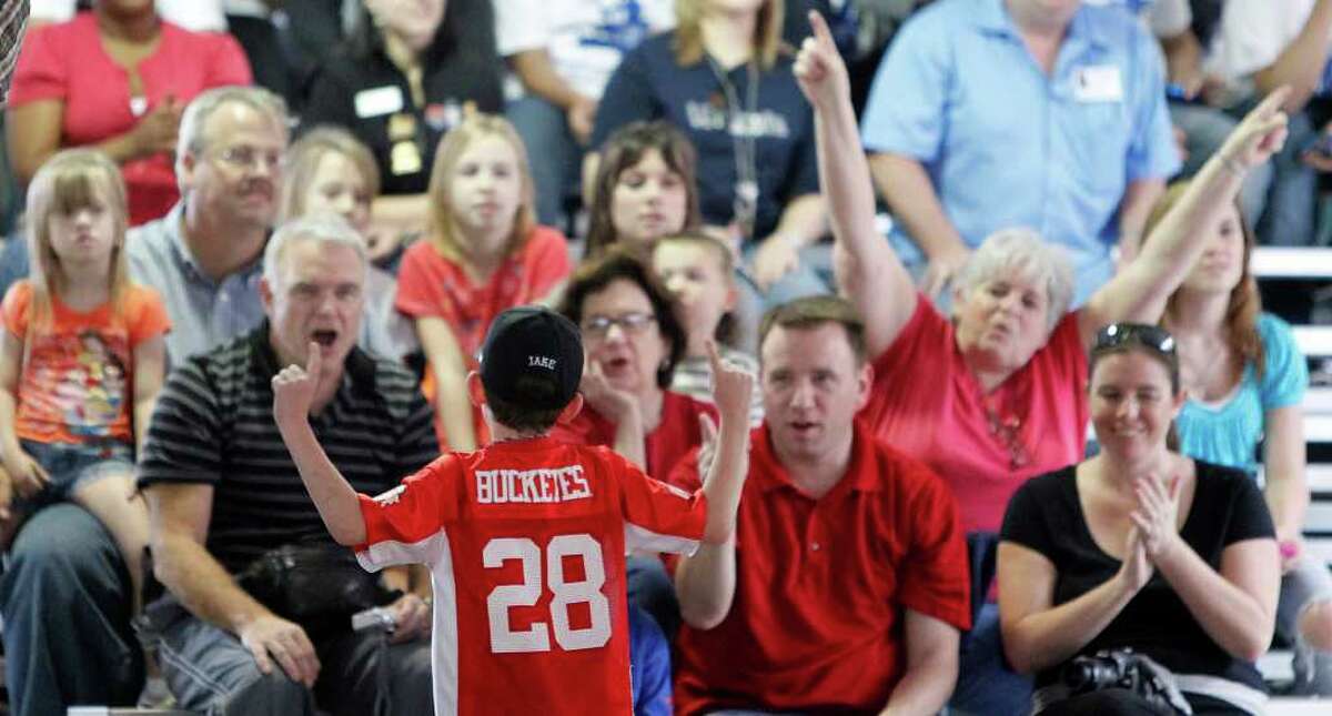 Pigs oink their way to Oreos at rodeo