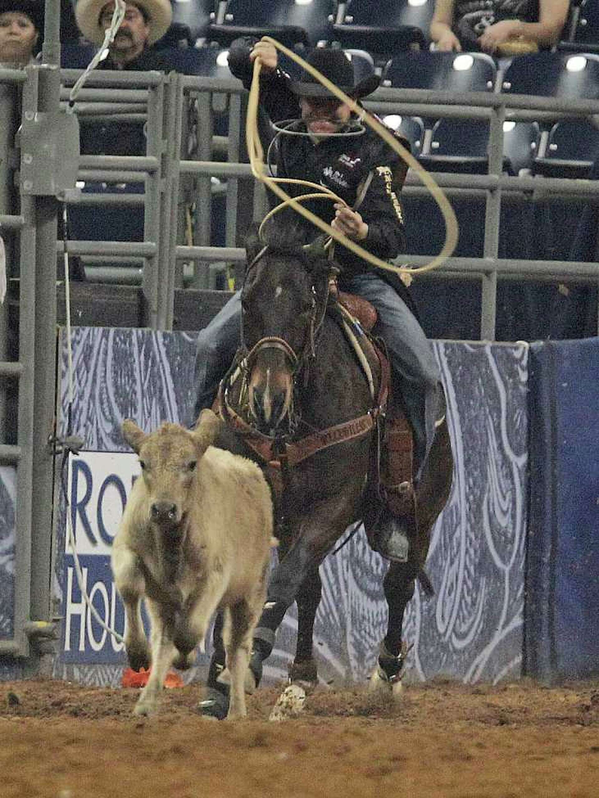 Trevor Brazile and brother-in-law Tuf Cooper battle it out at the 2017 NFR  - The Cowboy Channel, image size:1920x2560