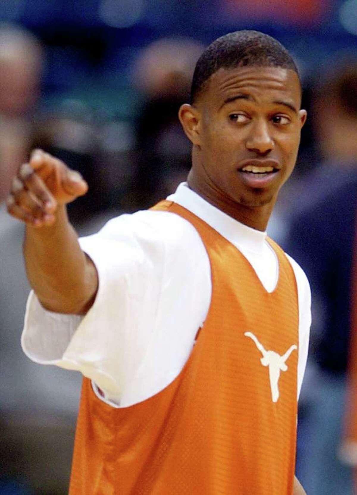 Houston native and Spurs guard T.J. Ford surprisingly announces retirement
