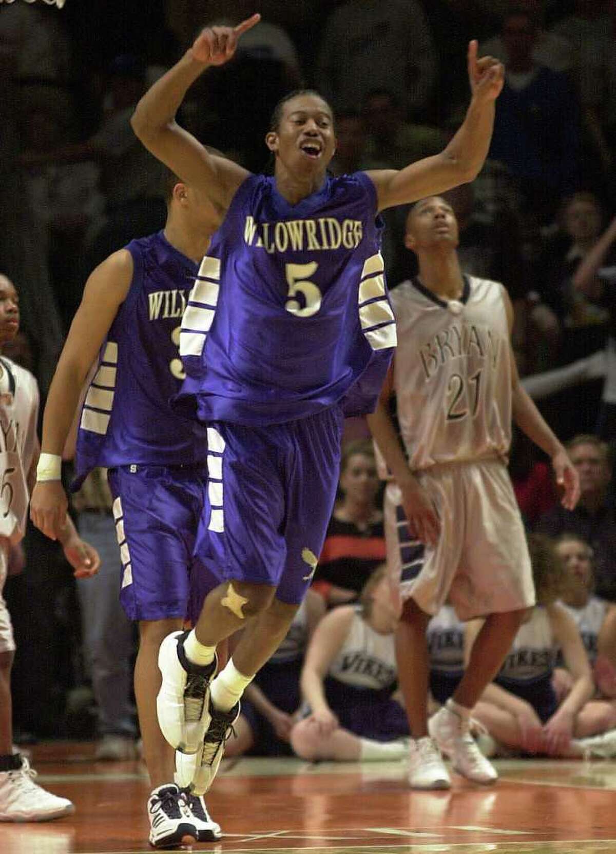 T.J. Ford returns to school to receive his degree from Texas