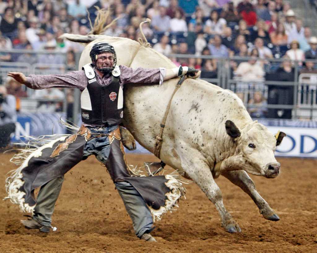 Family in tow, Brazile is 'king of rodeo' at Reliant, image size:1024x818