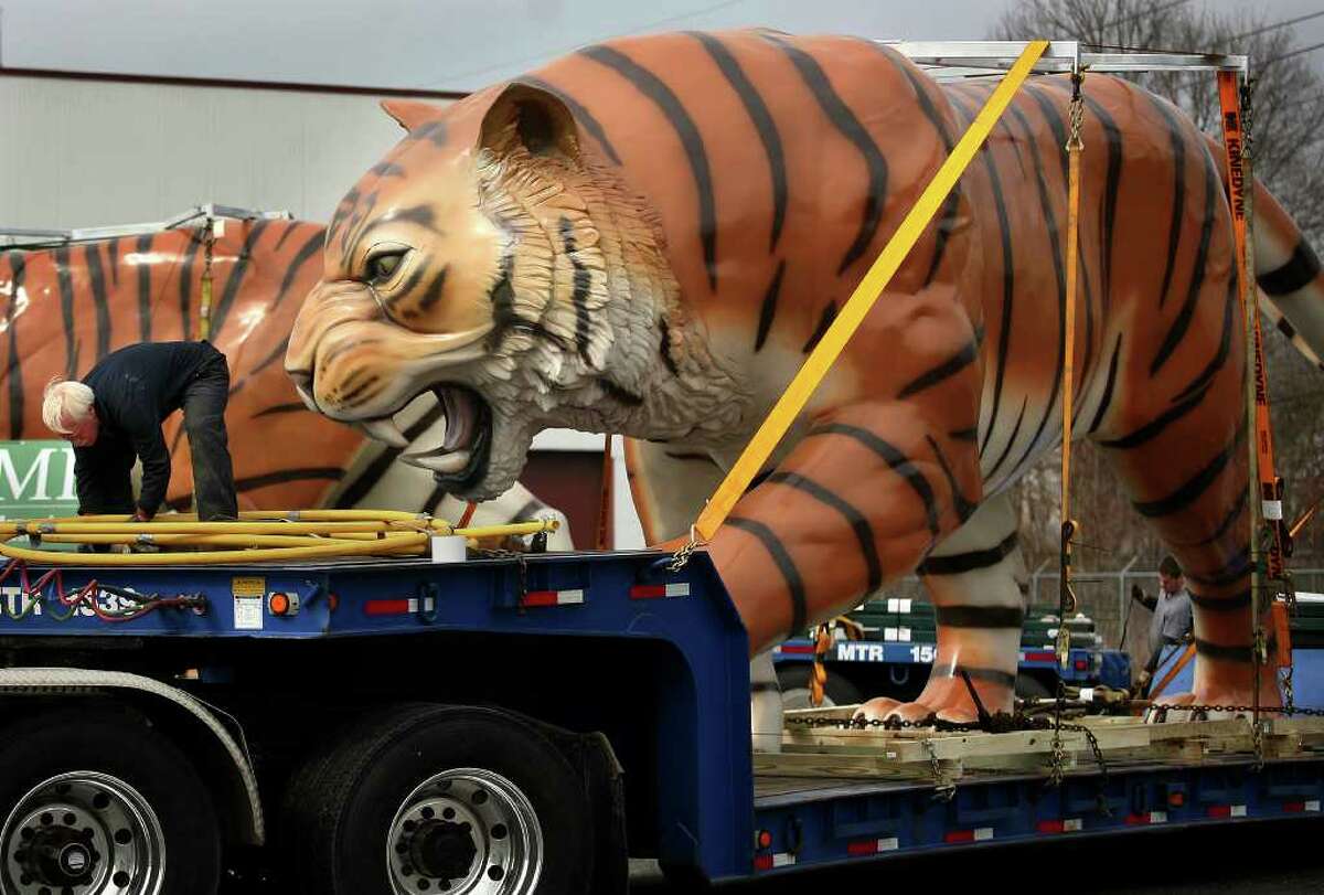 Tiger statues outside the Detroit Tigers team store, 'The D Shop