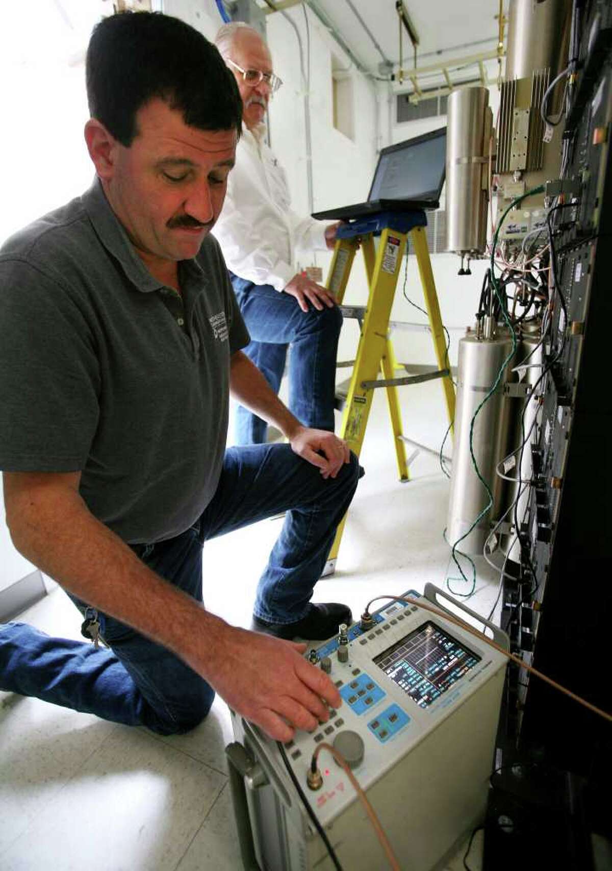 FCC wants 2way radios on tighter bandwidth