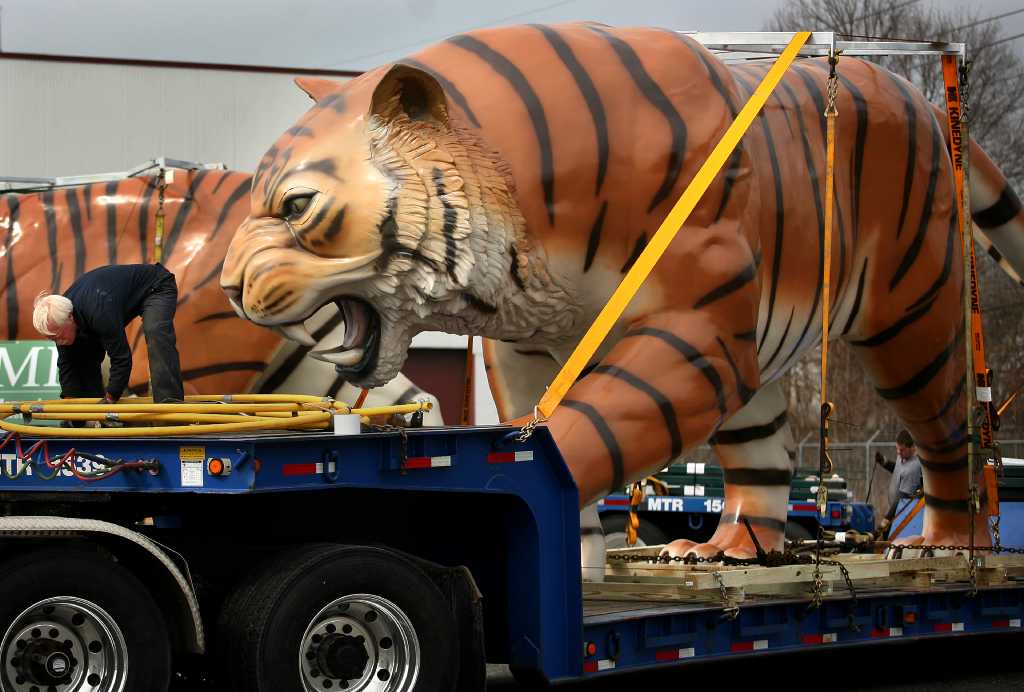 Tiger statues leave Milford for Detroit
