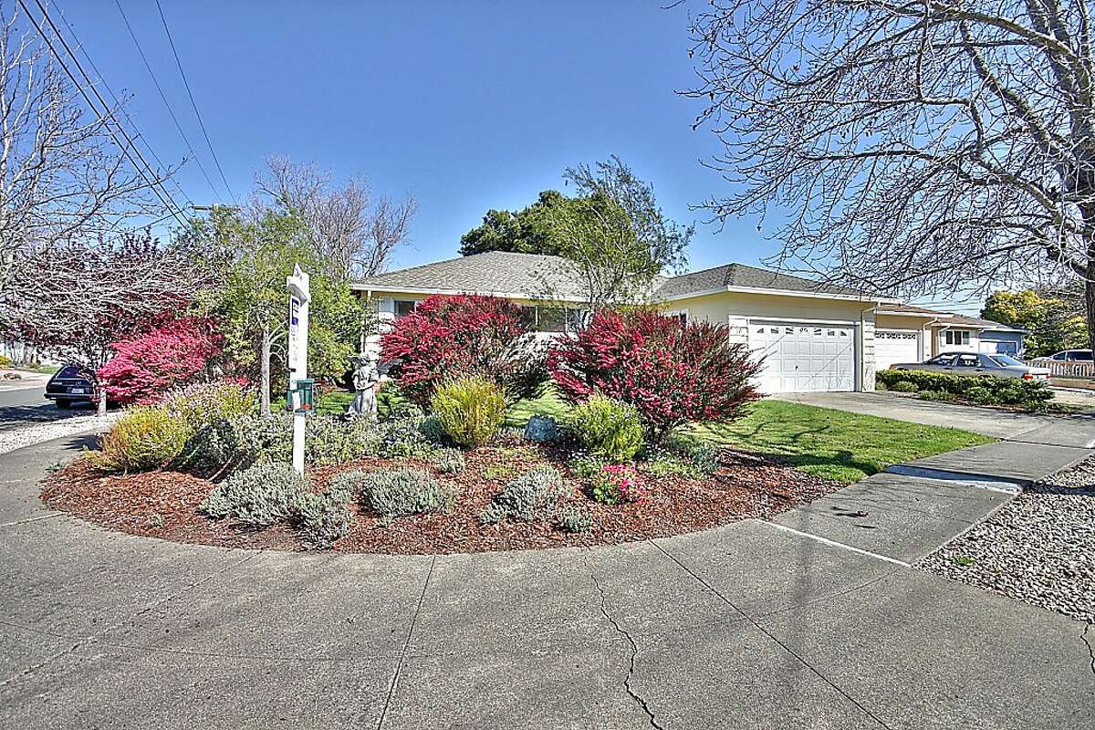 Mariner Cove ranch home in Corte Madera