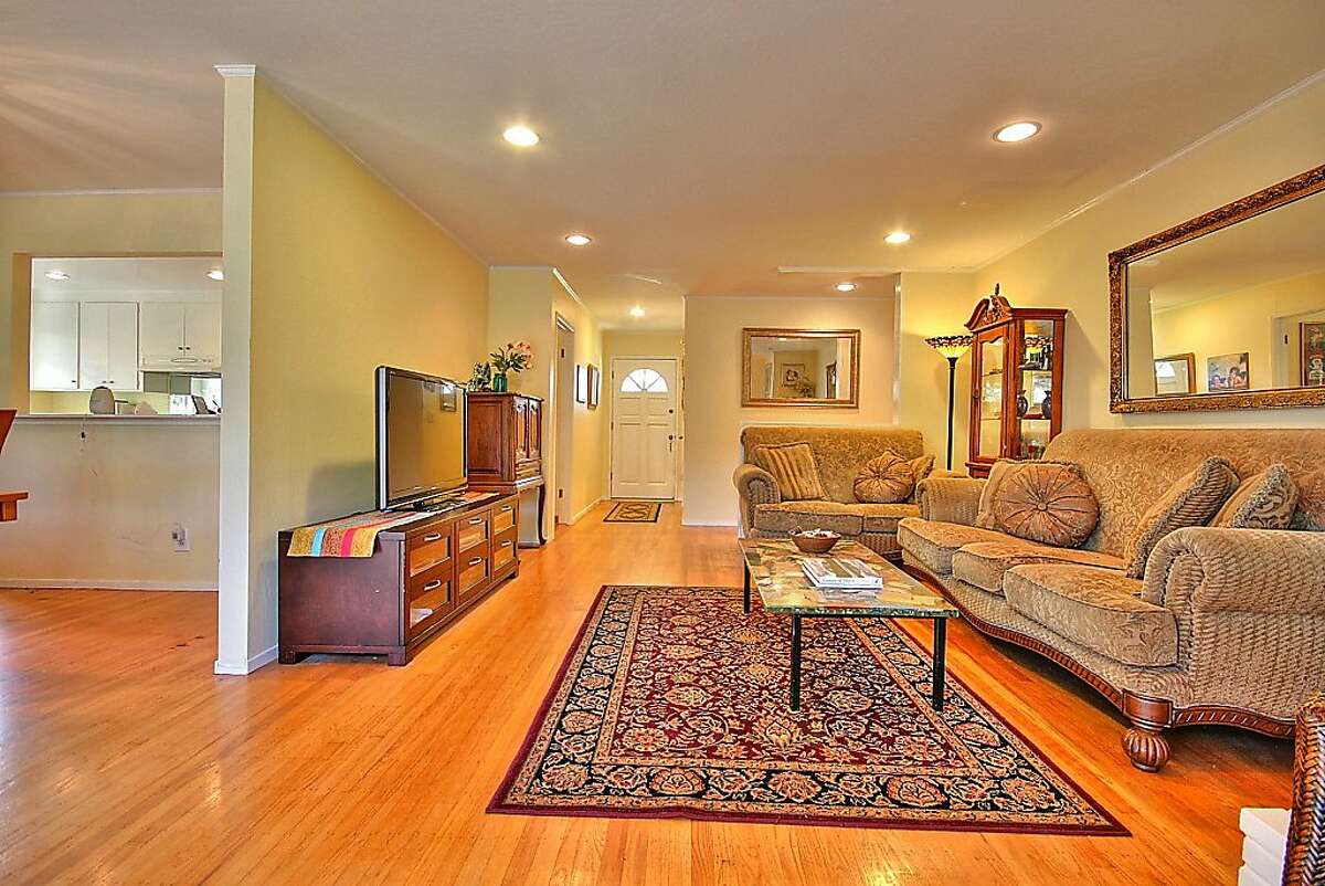 Mariner Cove ranch home in Corte Madera