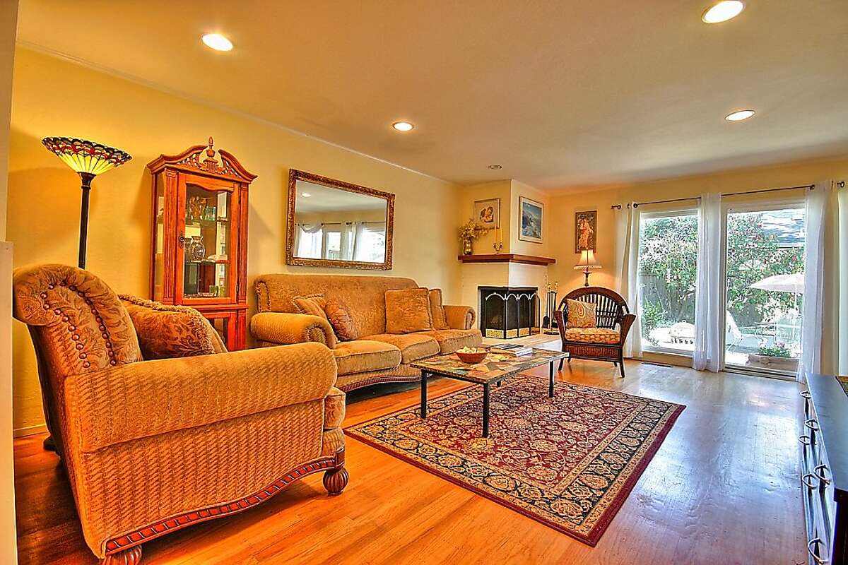 Mariner Cove ranch home in Corte Madera