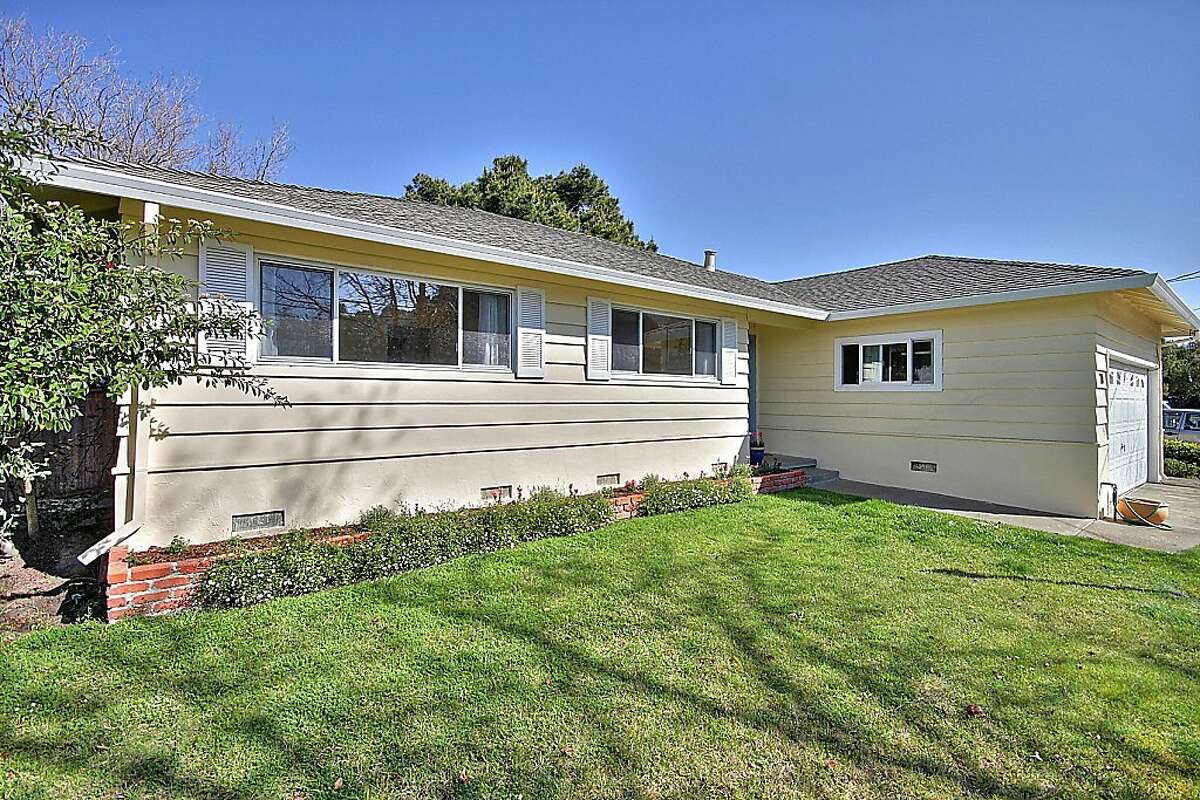 Mariner Cove ranch home in Corte Madera