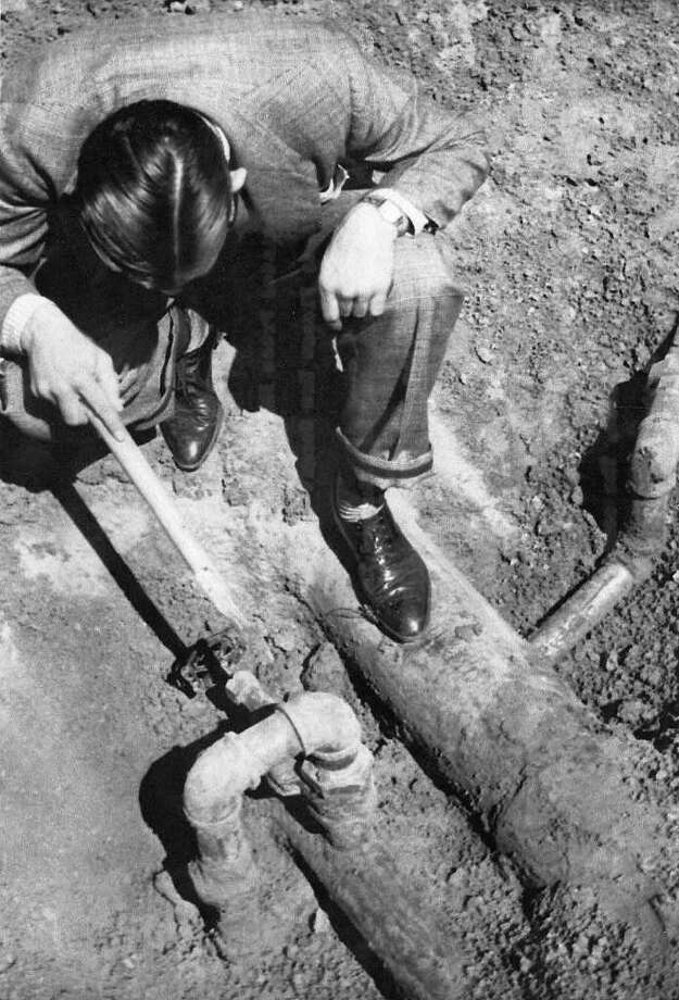 Books chronicle '37 school explosion - San Antonio Express ...