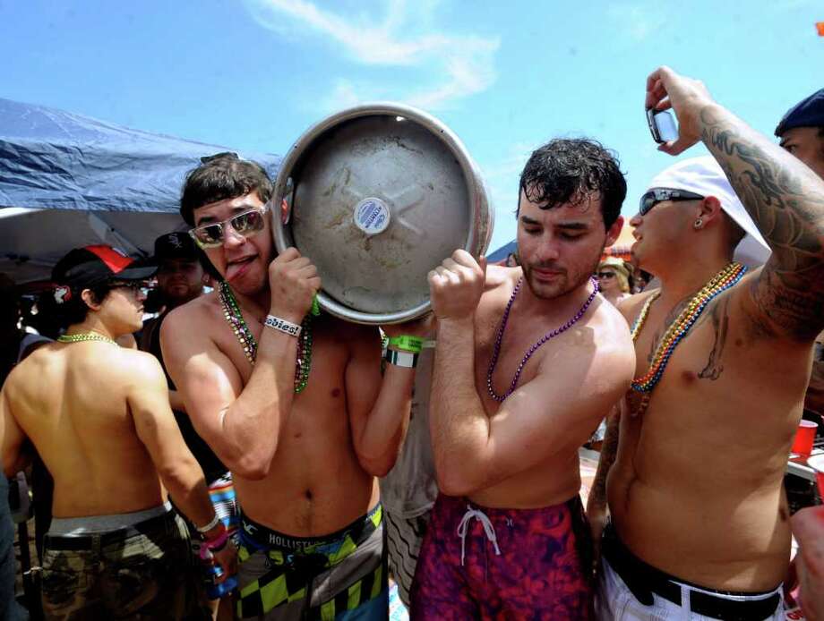 flirting games at the beach party rentals san diego tx flirting games at the beach party rentals san diego tx