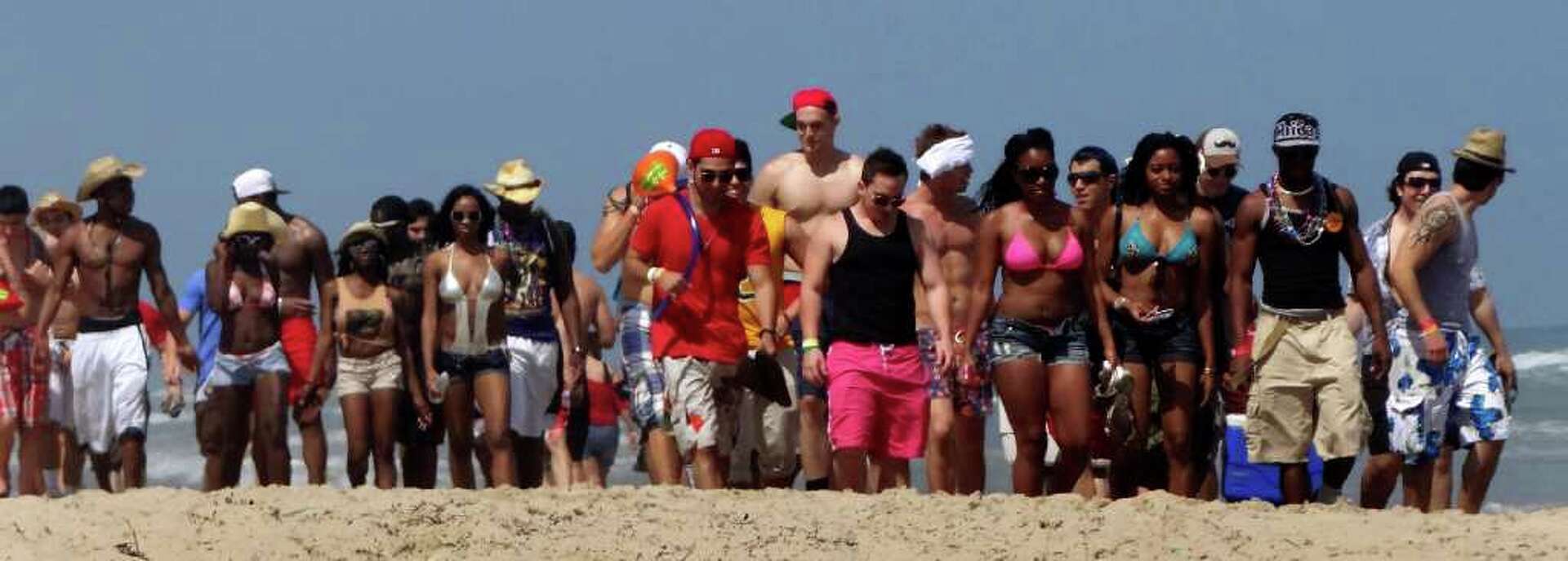 South Padre Island fills with people, fun