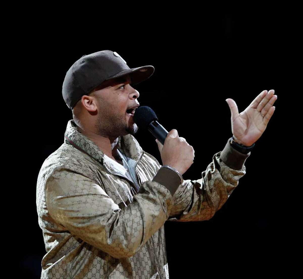 Gospel singer hit with domestic violence charge