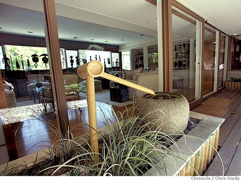 Flamboyant modernism / Henry Hill's stellar taste and love for the arts