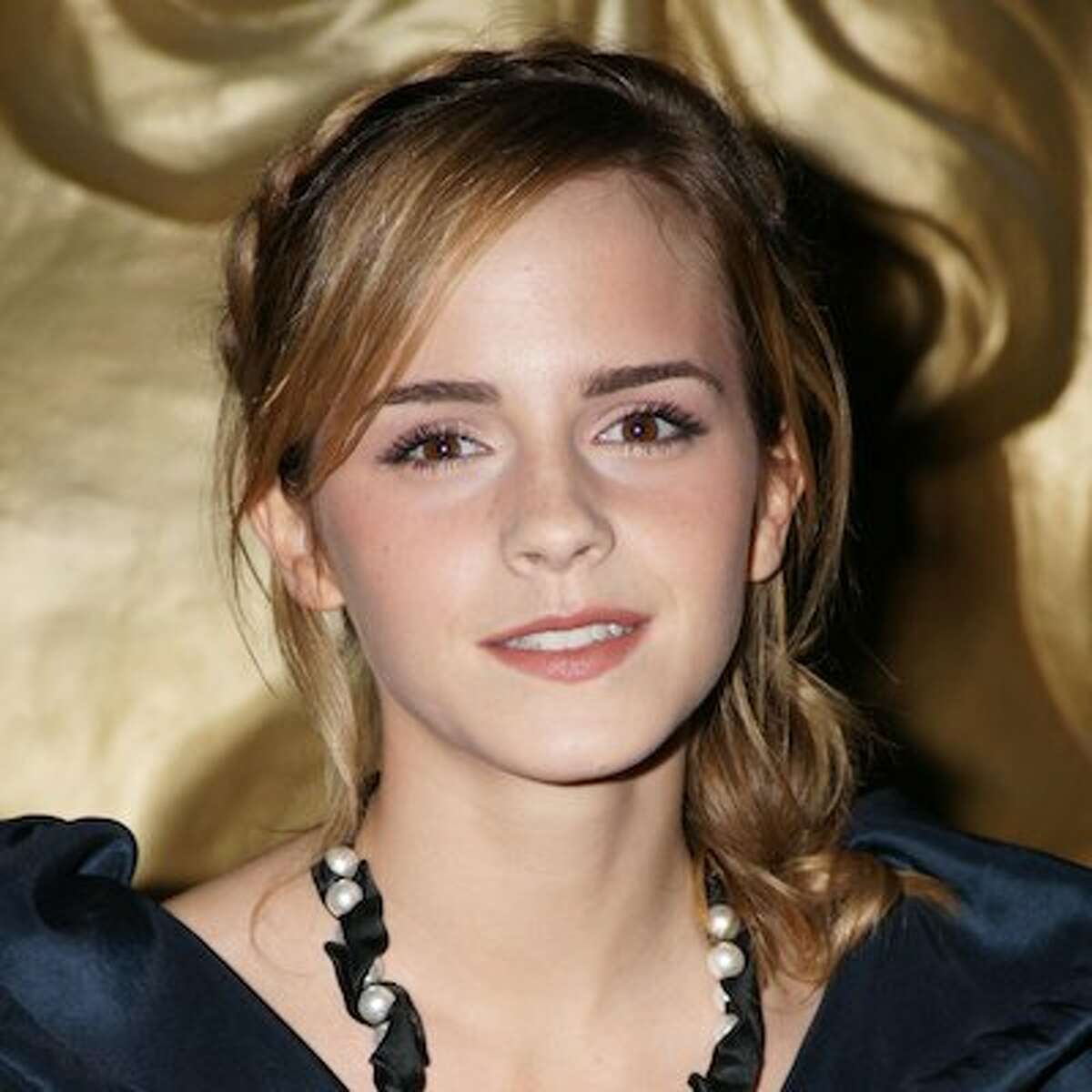 Emma Watsons Best Hairstyles  Emma Watson Haircuts and Hair Color