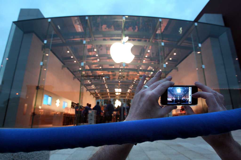Houston's newest Apple store opens