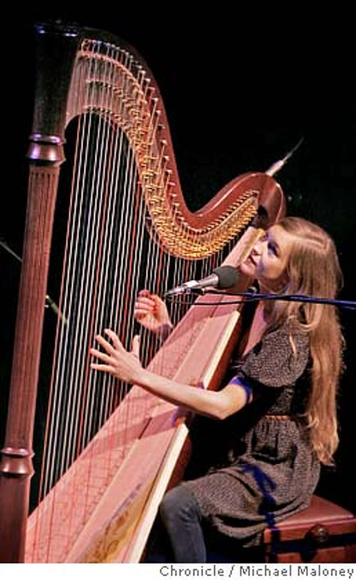 REVIEW / Chanteuse with a harp mesmerizes sellout S.F. crowd