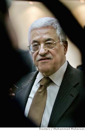 U.S. training Fatah in anti-terror tactics / Underlying motive is to