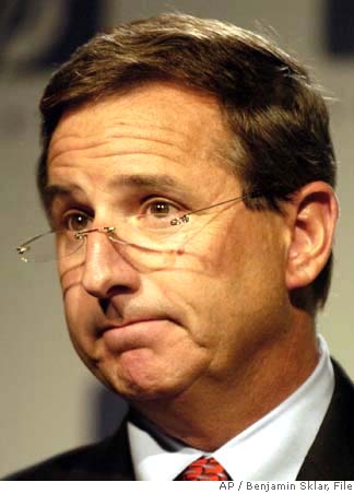 HP suit charges execs profited / Shareholders allege insider trading