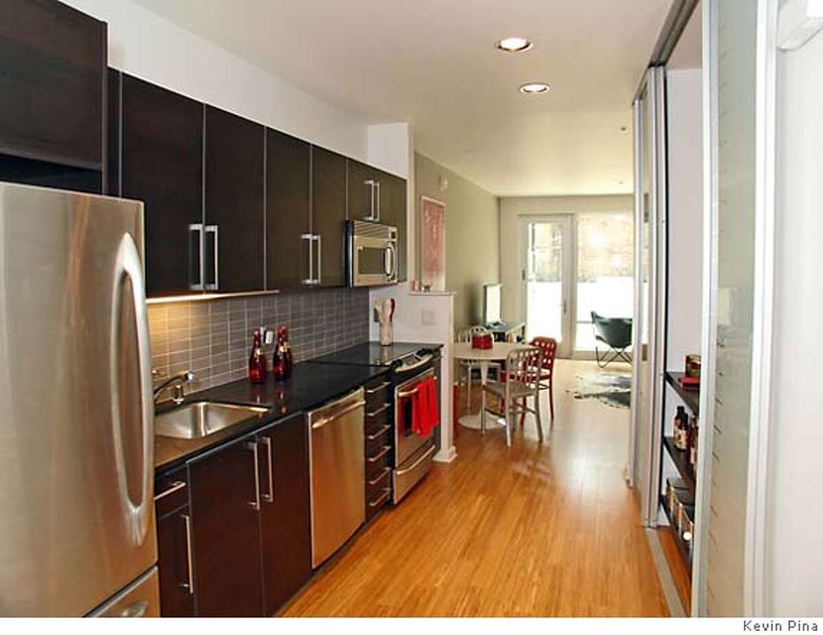 MODEL HOME 200 Second Street, Oakland / TINY, BUT TRENDY / Jack London