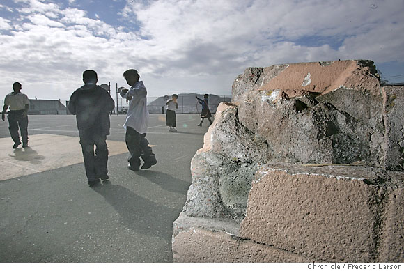 ELECTION 2006 / VOTERS APPROVING SCHOOLS MONEY S.F. MEASURE A WINS