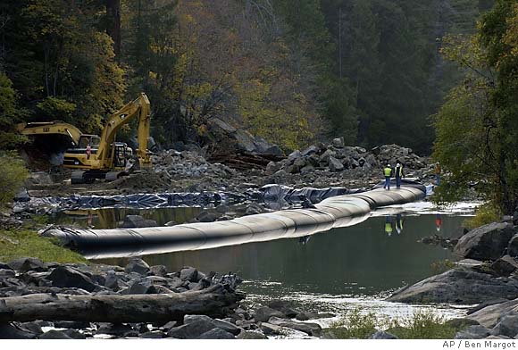 YOSEMITE NATIONAL PARK / Projects halted pending Merced River ...