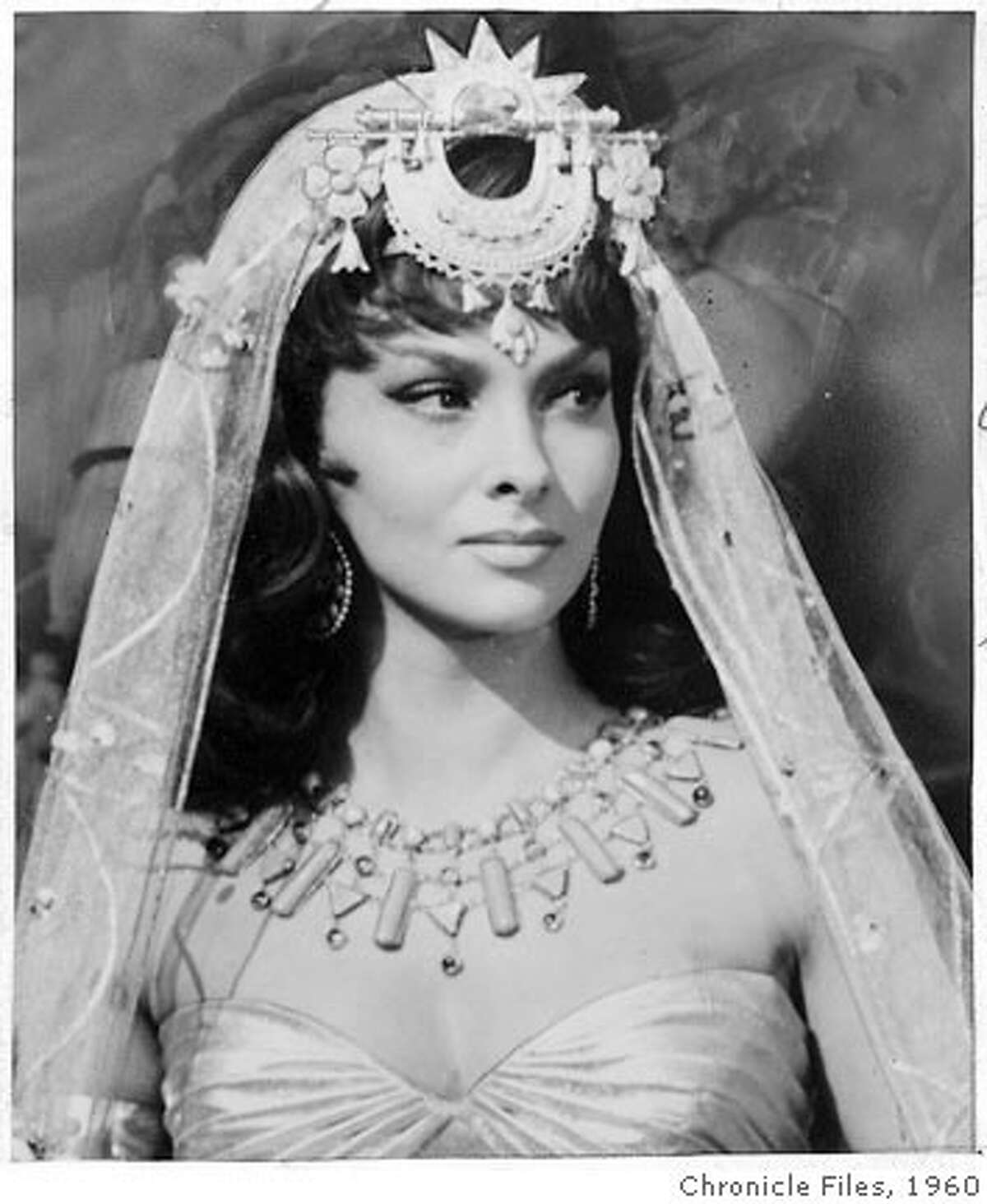 Gina Lollobrigida sculpts life in art