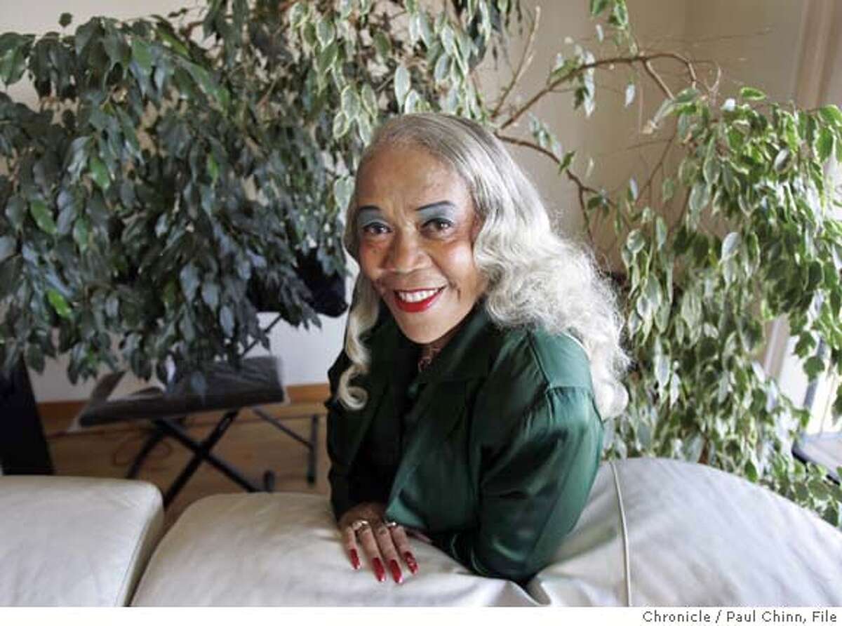 Sugar Pie DeSanto will be headlining this year's San Francisco Blues Festival. DeSanto was at her manager's home on 9/4/04 in Oakland, CA. PAUL CHINN/The Chronicle