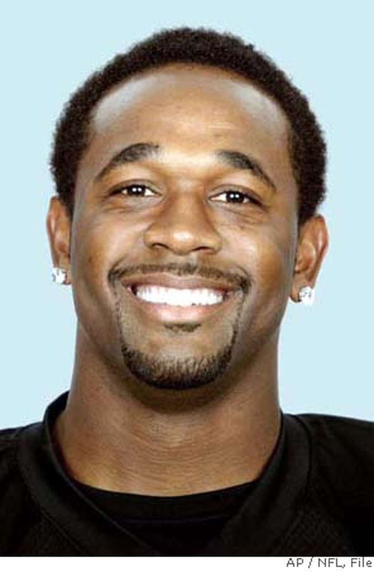 This 2006 handout from the NFL shows Jerry Porter. Porter returned to the Oakland Raiders on Wednesday Oct. 25, 2006 after the NFL Players Association dropped its appeal of the receiver's four-game suspension and the team reduced the punishment to two games. (AP Photo/HO, NFL) 2006 HANDOUT FROM THE NFL. MO.