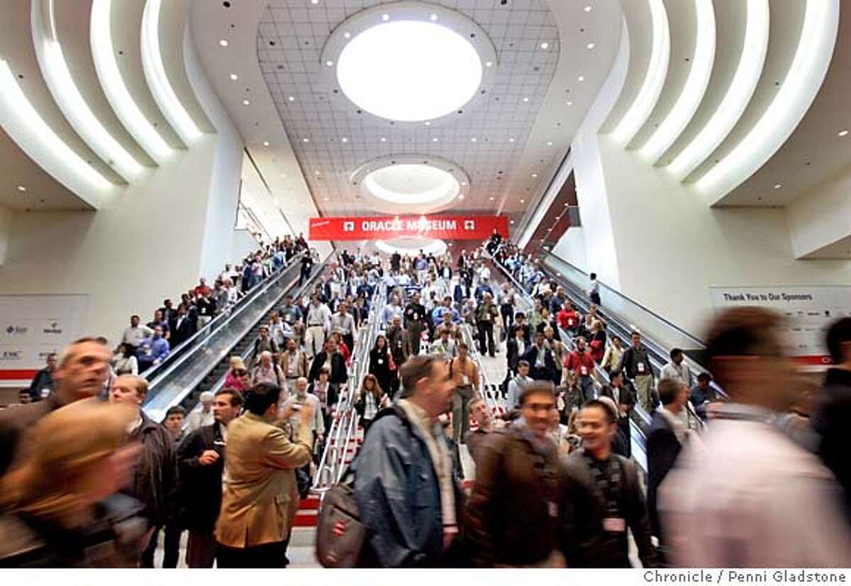 oracle Thousands of people pour into the convention center at the Moscone to hear Hector de J. Ruiz, CEO of AMD speaking at the Oracle convention. Event on 10/23/06 in San Francisco. Penni Gladstone / The Chronicle