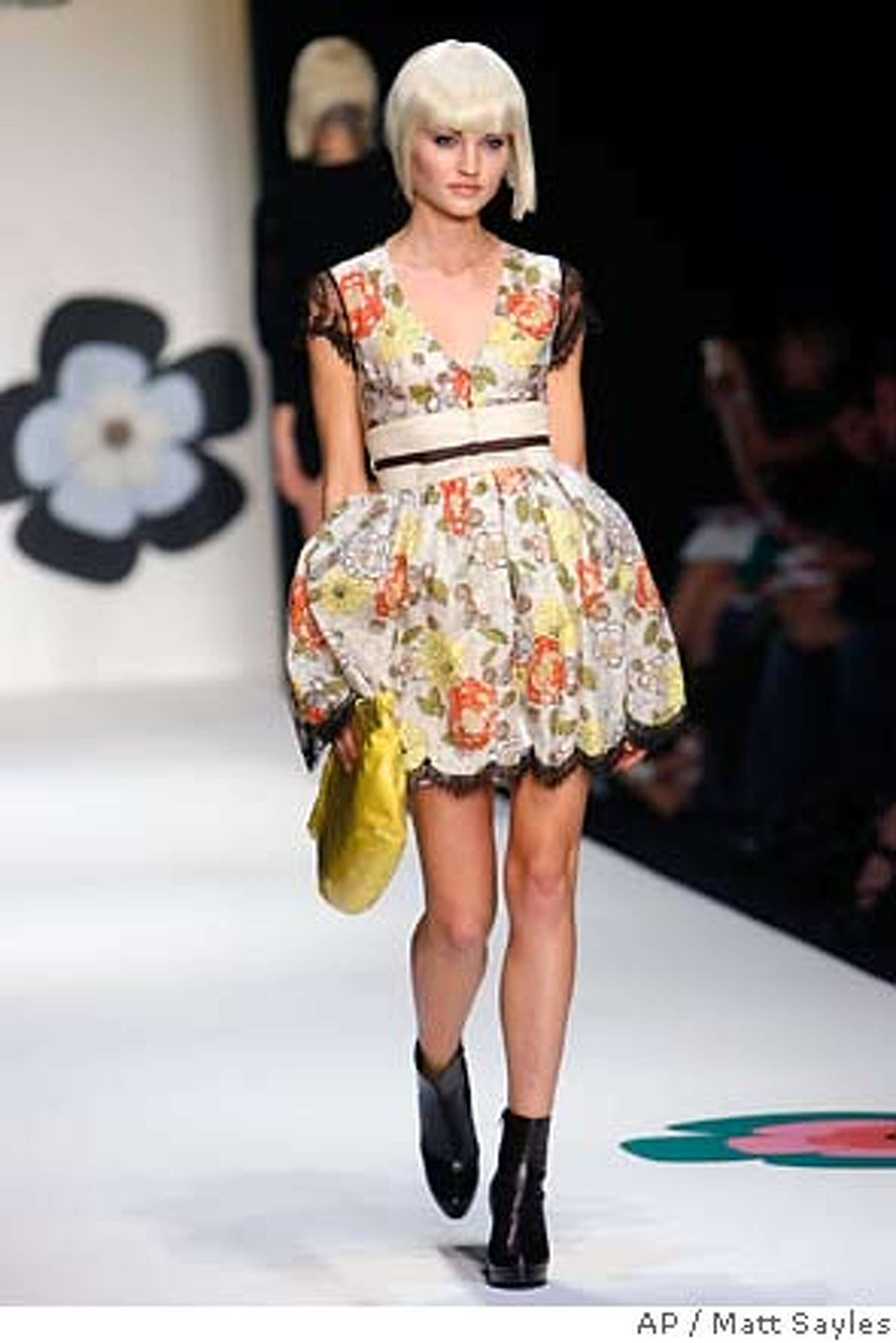 L.A. RUNWAY ROMANCE / Dresses, not jeans, are key to spring fashion L.A. RUNWAY ROMANCE / Dresses, not jeans, are key to spring fashion