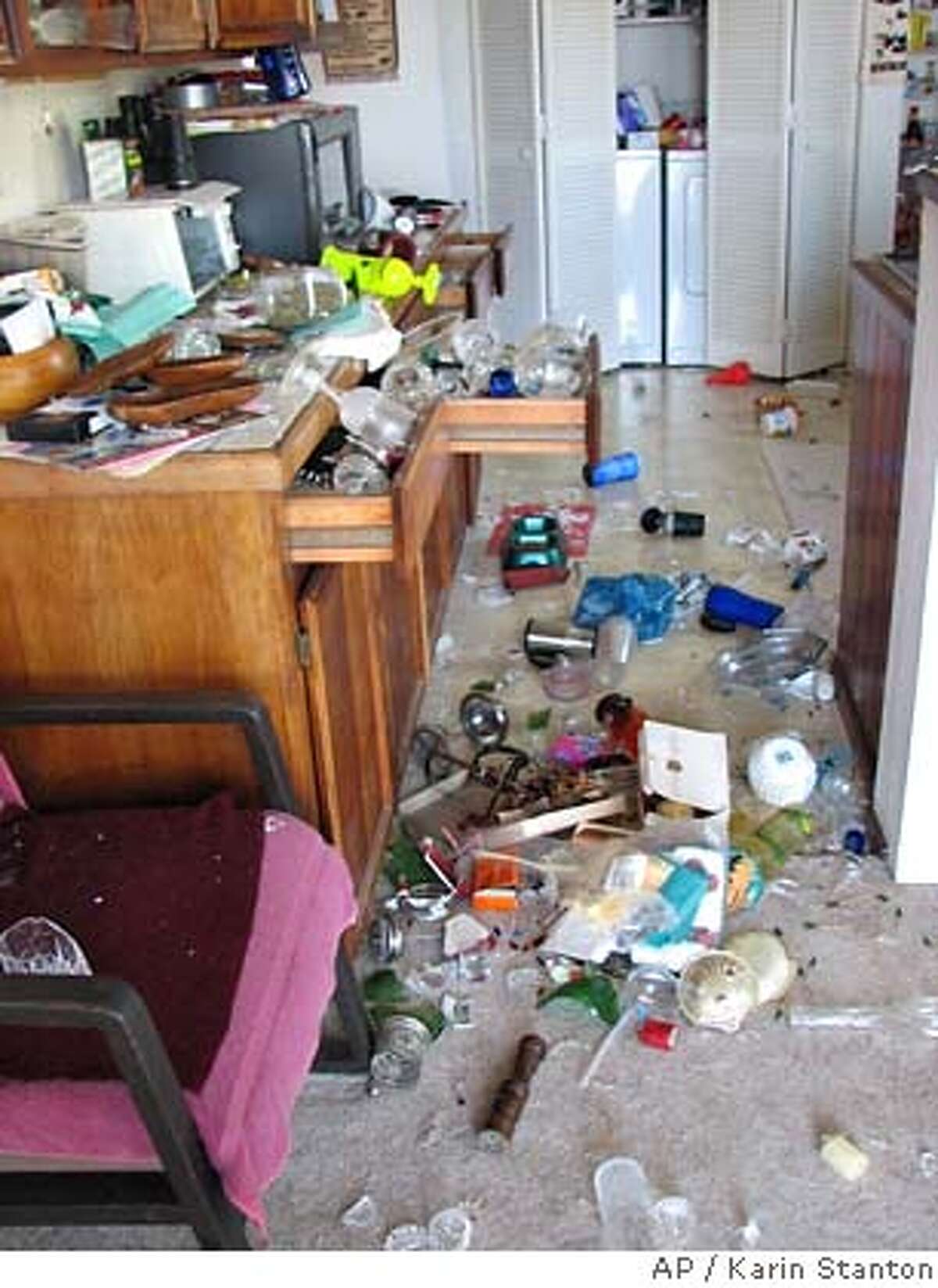 Paradise rocked -- Hawaii jolted by 6.6 earthquake / Temblor, 40