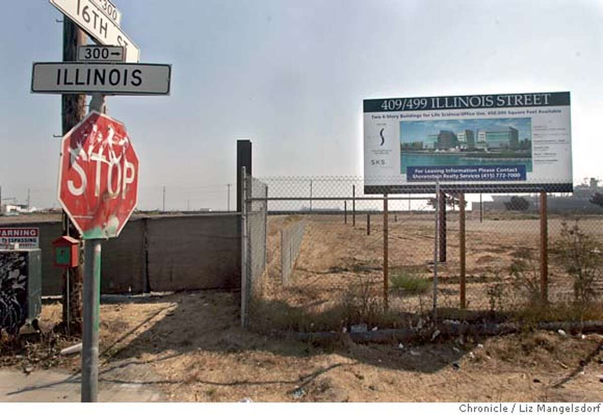 The vacate lot at 409 and 499 Illinois Street at 16th St, with the Shorenstein sign in the foreground. Photographed on Sept. 26, 2006 from 16th st. and Illinois. Liz Mangelsdorf /The Chronicle MANDATORY CREDIT FOR PHOTOG AND SF CHRONICLE/ -MAGS OUT