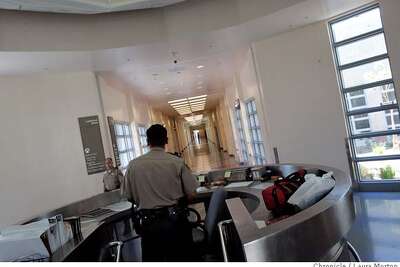 Costly Hospital Sits Nearly Empty Dilemma In Coalinga New Mental Facility Has Space For 1 500 Inmates But State Can T Lure Professional Staff To Central Valley