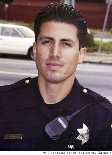 DANGER IN TRUSTING A GANGLAND SNITCH / Informant in officer's slaying, gang killings was repeatedly freed to pursue life of crime DANGER IN TRUSTING A GANGLAND SNITCH / Informant in officer's slaying, gang killings was repeatedly freed to pursue life of crime