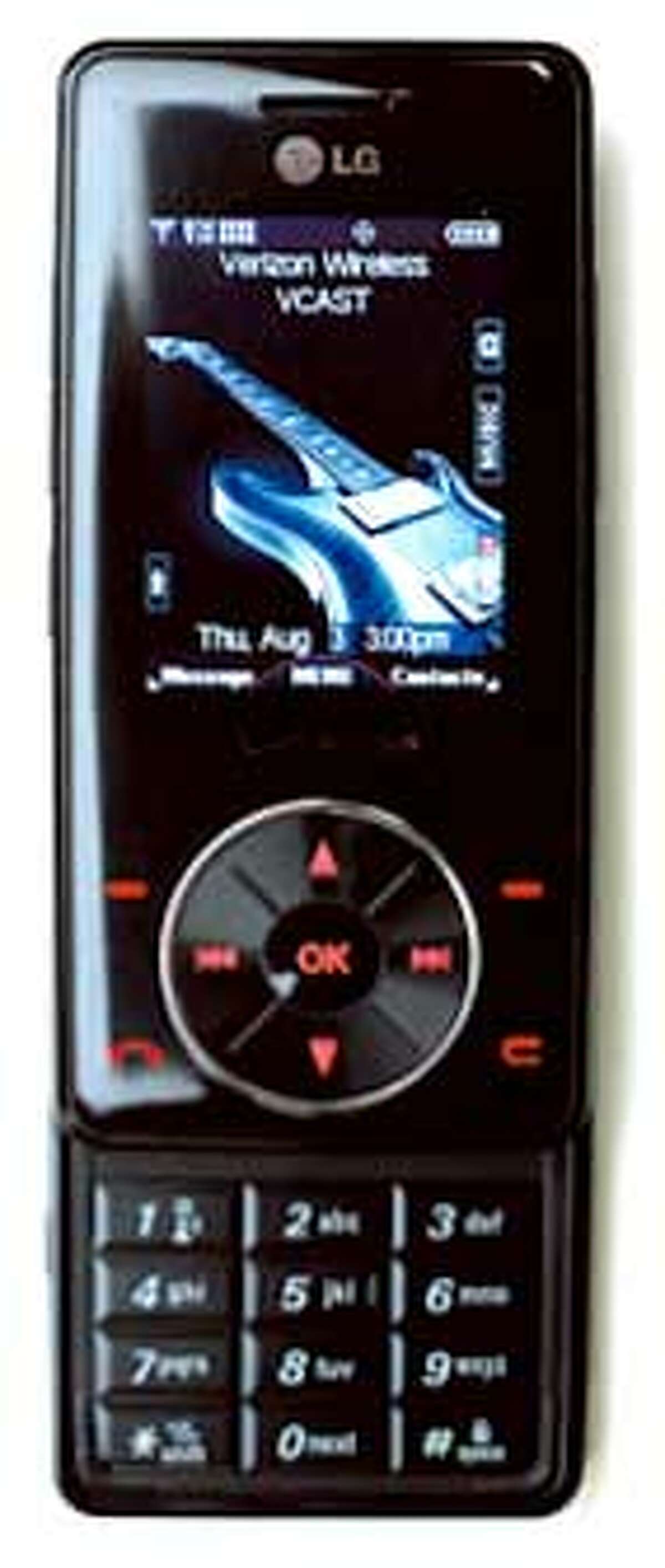 Coollooking phones find strong reception / Phonemakers are focusing on