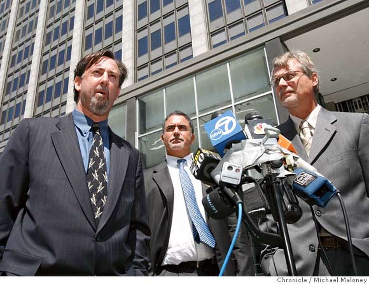 Chronicle reporter Mark Fainaru-Wada (left) editor Phil Bronstein and reporter Lance Williams (right) talk to the media after the hearing. Chronicle reporters Lance Williams and Mark Fainaru-Wada appeared at the Federal Building in San Francisco this morning for a hearing regarding their refusal to testify in the Barry Bonds grand jury proceedings. Photo by Michael Maloney / San Francisco Chronicle on 8/4/06 in SAN FRANCISCO,CA MANDATORY CREDIT FOR PHOTOG AND SF CHRONICLE/ -MAGS OUT