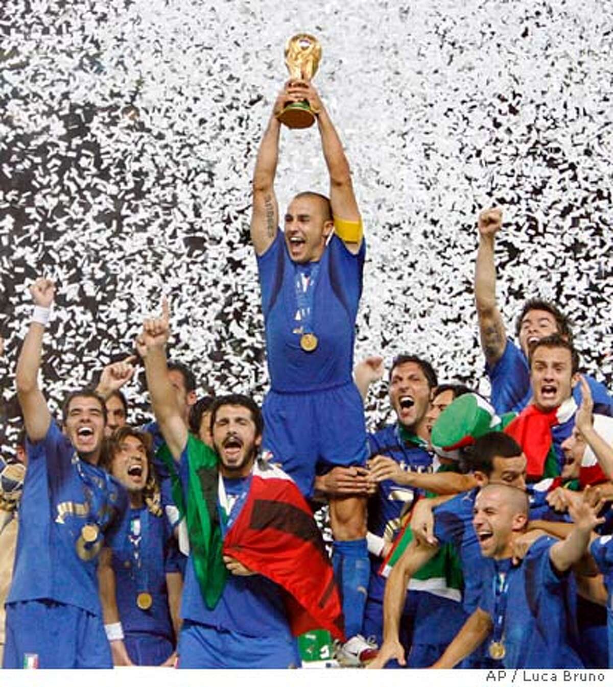 WORLD CUP 2006 / Italy wins head game / Zidane loses it, then France does