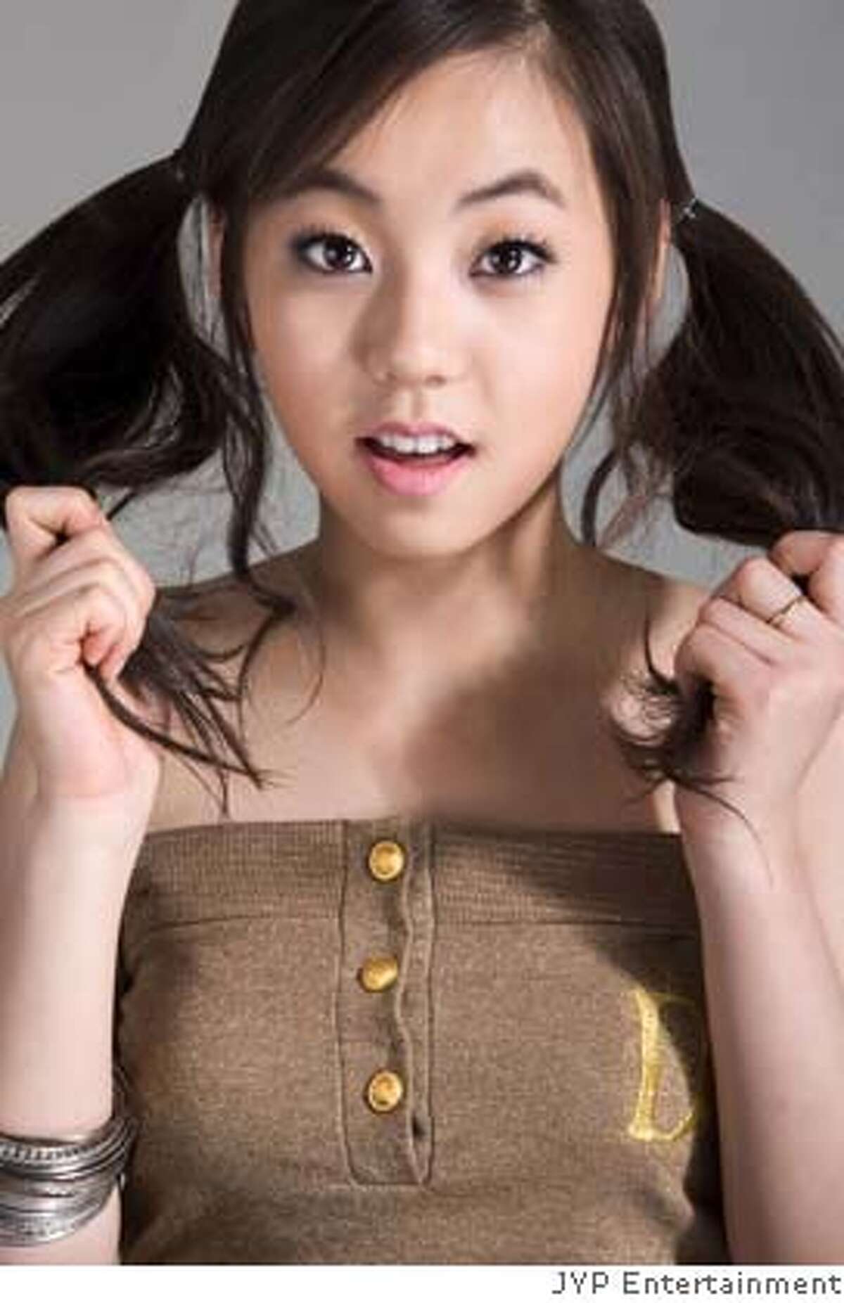 Cute Asian Schoolgirl - ASIAN POP / Next stop, Wonderland