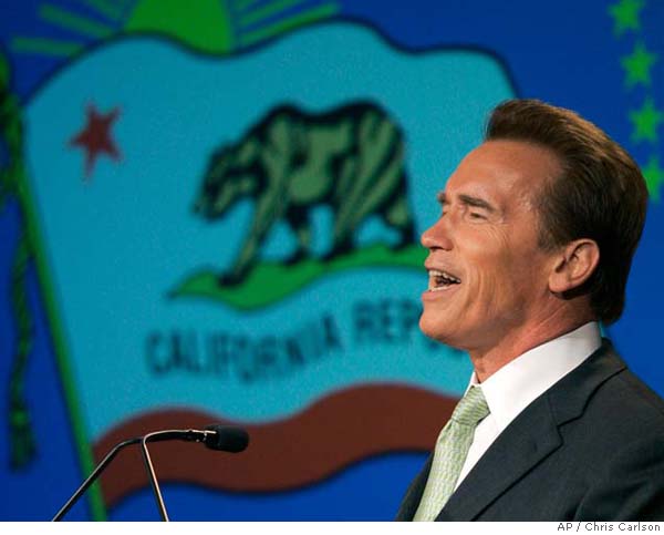 HOLLYWOOD / Gay Republicans gain praise from governor / Low-key speech ...