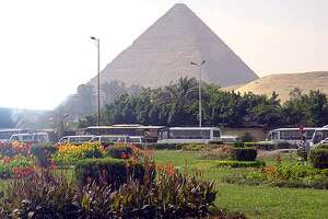 在埃及，法老直言不讳的捍卫者掀起了一场沙尘暴